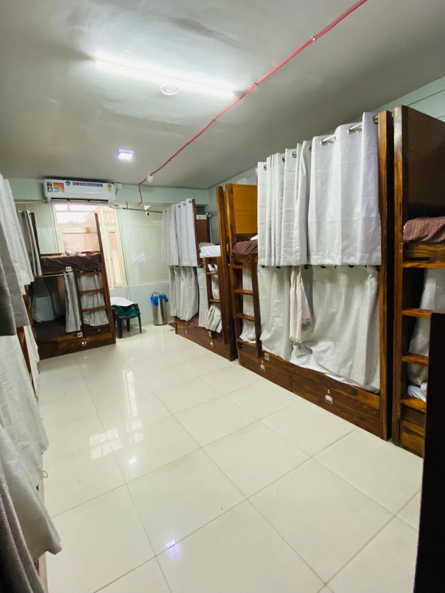 Homestay Ac Dormitory นิวเดลี ภายนอก รูปภาพ
