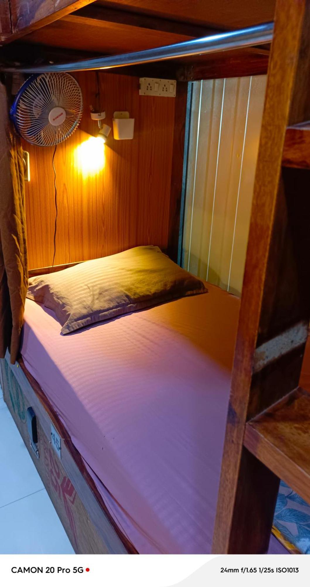 Homestay Ac Dormitory นิวเดลี ภายนอก รูปภาพ